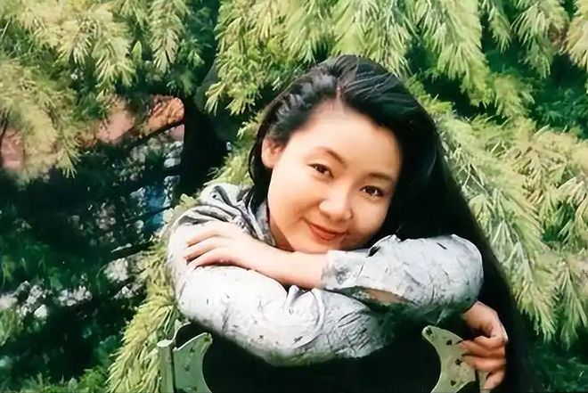 饭帅气丈夫甘当“家庭主夫”把她宠成宝开元棋牌app结婚34年只生孩子不做(图5)