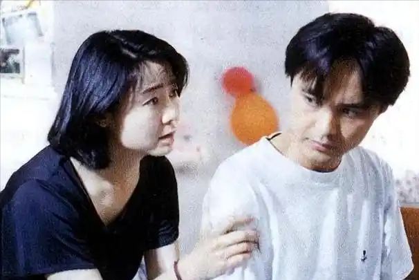 饭帅气丈夫甘当“家庭主夫”把她宠成宝开元棋牌app结婚34年只生孩子不做(图8)