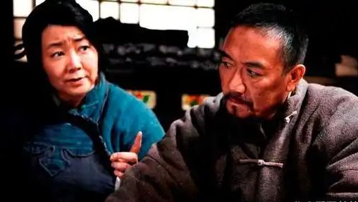 饭帅气丈夫甘当“家庭主夫”把她宠成宝开元棋牌app结婚34年只生孩子不做(图21)