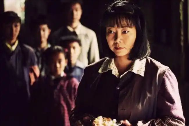 饭帅气丈夫甘当“家庭主夫”把她宠成宝开元棋牌app结婚34年只生孩子不做(图23)