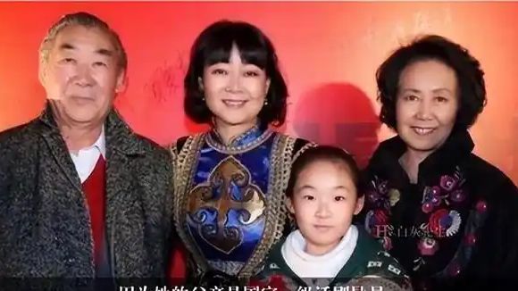 饭帅气丈夫甘当“家庭主夫”把她宠成宝开元棋牌app结婚34年只生孩子不做(图25)