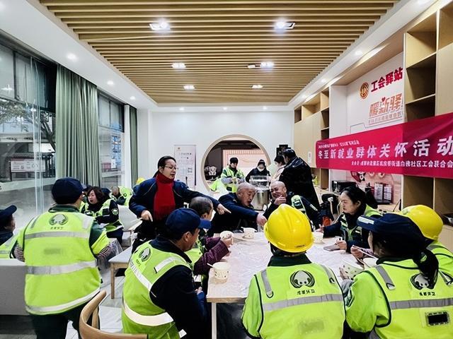 新就业形态劳动者送上“暖心大礼包”开元ky棋牌白佛社区为辖区职工及(图3)